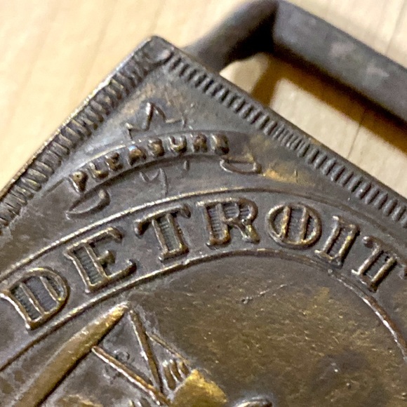 HENRY FORD MODEL T BRASS BELT BUCKLE VTG EUC 3-1/2 x 2” - Picture 5 of 6